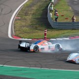 22082009 09.15.26-2  De Lola Aston Martin met startnummer 009 probeert nummer 008 uit te remmen voor de Yokohama S. Dit is tijdens de warmup. : 1000 km, ADAC, Nurburgring